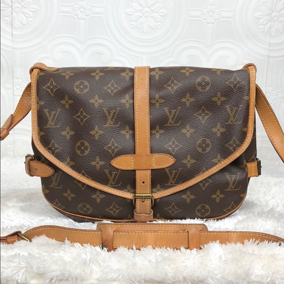 Louis Vuitton Handbags - 🌸OFFERS?🌸💯%Authentic Louis Vuitton Crossbody